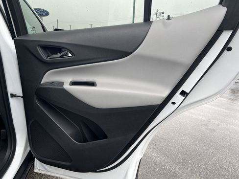 Used 2020 Chevrolet Equinox LS w/ LS Convenience Package image 16
