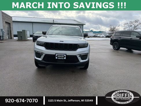 New 2025 Jeep Grand Cherokee Limited w/ Black Appearance Package image 3