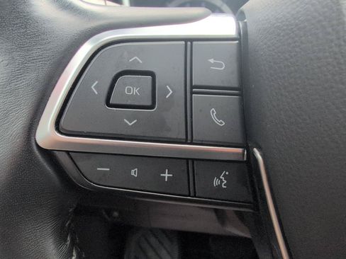 Used 2021 Toyota Highlander XLE AWD/4WD image 22