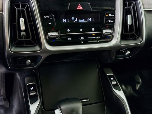 Used 2023 Kia Sorento S w/ Panoramic Sunroof Package image 10