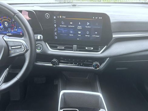 Used 2025 Chevrolet Equinox LT image 12