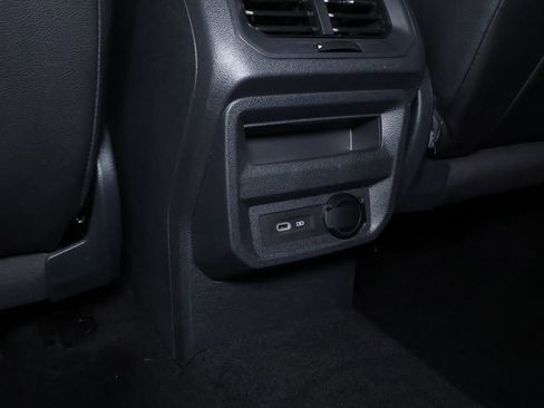 Used 2023 Volkswagen Tiguan SE image 15