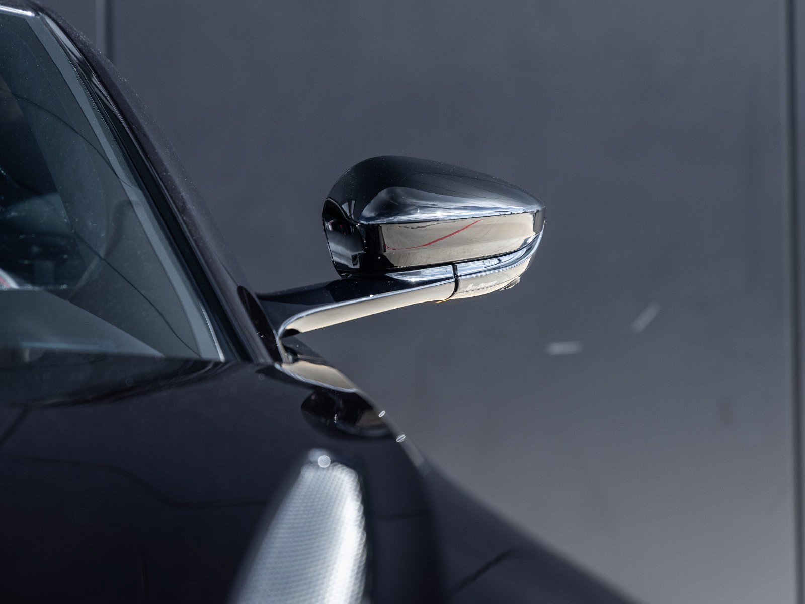 Used 2023 Aston Martin V8 Vantage Coupe RWD image 15