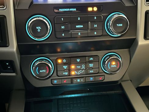 Used 2021 Ford F250 Lariat w/ Lariat Ultimate Package image 27