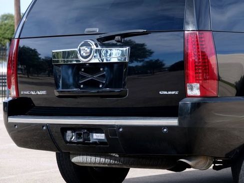 Used 2007 Cadillac Escalade 2WD w/ Information Package image 23