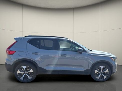 Used 2026 Volvo XC40 B5 Plus AWD/4WD image 8