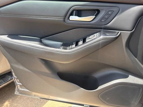 Used 2023 Nissan Rogue SL w/ SL Premium Package FWD image 19