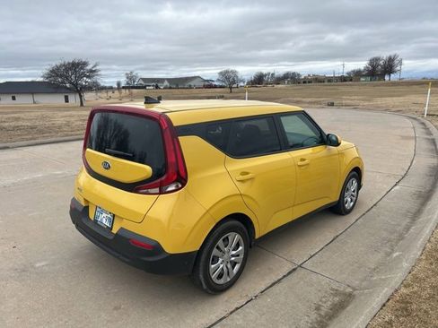 Used 2020 Kia Soul LX image 3