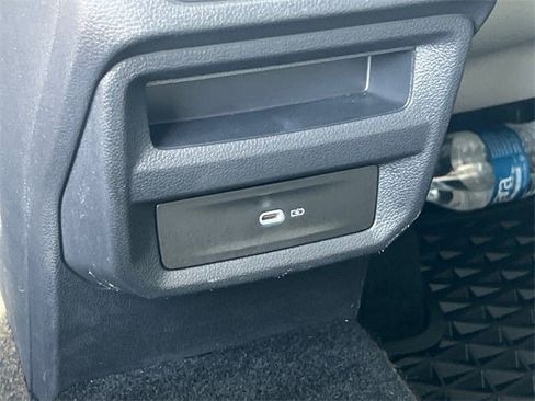 Used 2022 Volkswagen Taos SE w/ Panoramic Sunroof Package image 18