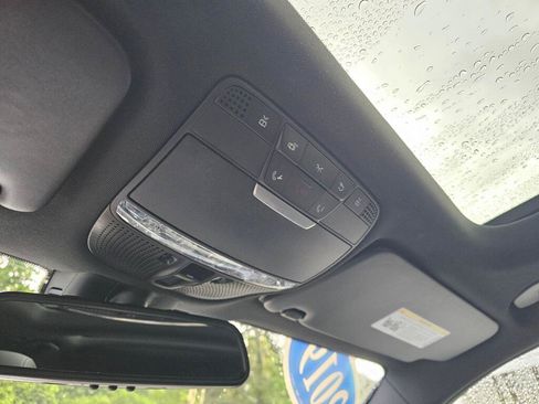 Used 2019 Mercedes-Benz GLC 300 4MATIC image 32