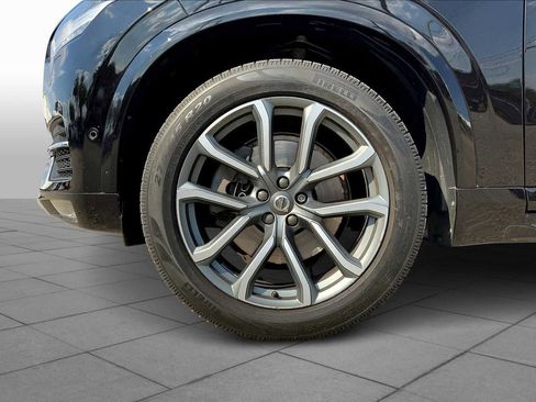 Used 2017 Volvo XC90 T6 Momentum w/ Vision Package image 10