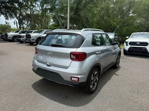 Used 2025 Hyundai Venue SEL FWD image 11