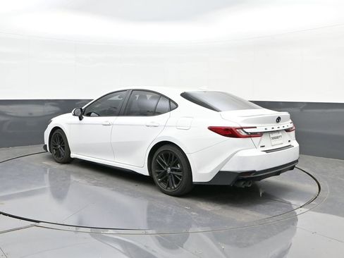 Used 2025 Toyota Camry SE image 5