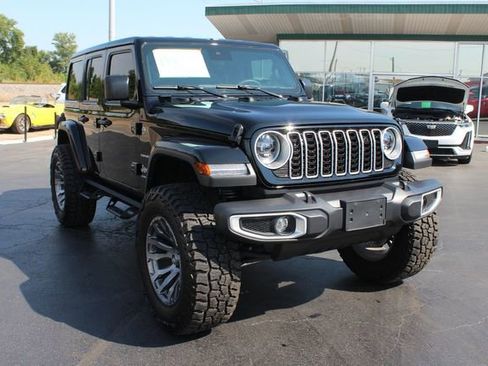 Used 2024 Jeep Wrangler Sahara image 18
