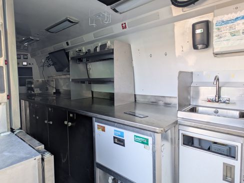 Used 2021 Mercedes-Benz Sprinter 4500 w/ Parking Package image 44