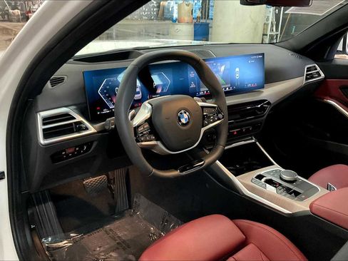 Used 2025 BMW 330i Sedan w/ Premium Package image 17