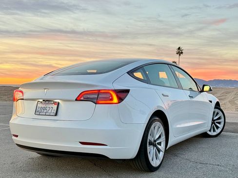 Used 2023 Tesla Model 3 Standard Range RWD image 4