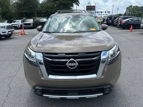 Used 2024 Nissan Pathfinder Platinum FWD image 8