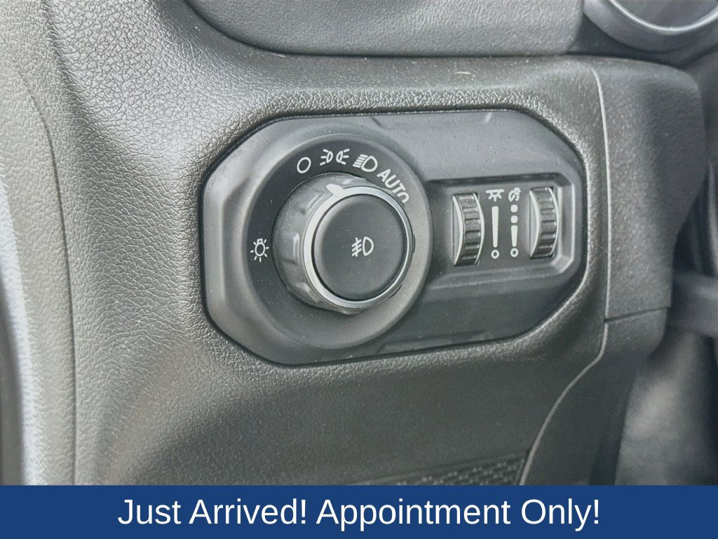 Used 2019 Jeep Wrangler Unlimited Sahara AWD/4WD image 12