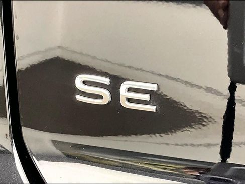 Used 2023 Volkswagen Atlas Cross Sport SE image 19