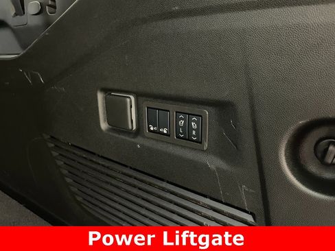 Certified 2024 Chevrolet Suburban Z71 w/ Luxury Package image 17