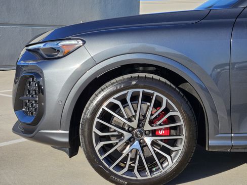 Used 2025 Audi SQ5 Prestige image 13