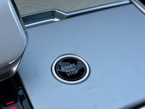 New 2025 Land Rover Range Rover SV image 23