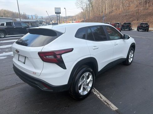 New 2026 Chevrolet Trax LS w/ LS Convenience Package image 4