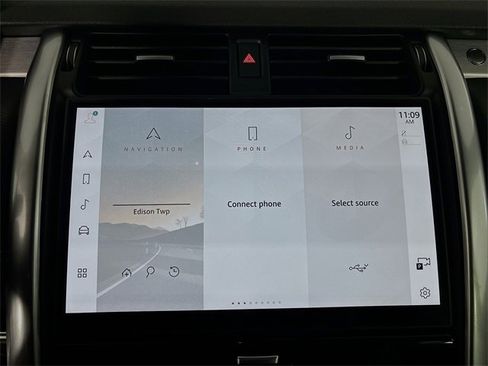 New 2026 Land Rover Discovery Dynamic SE image 16