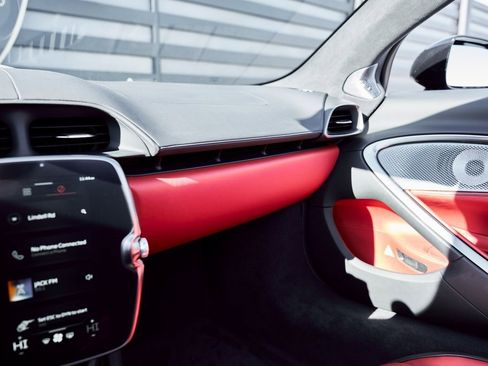 Used 2025 McLaren Artura Spider image 70