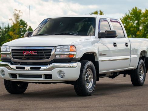 Used 2004 GMC Sierra 2500 SLE w/ Heavy-Duty Power Package AWD/4WD image 1