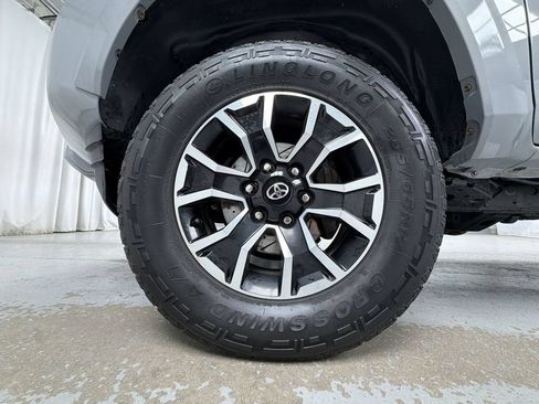 Used 2021 Toyota Tacoma TRD Sport w/ Technology Package AWD/4WD image 10
