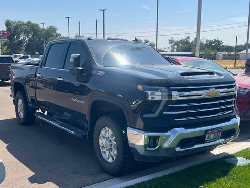 Used 2024 Chevrolet Silverado 2500 LTZ w/ LTZ Plus Package AWD/4WD image 2