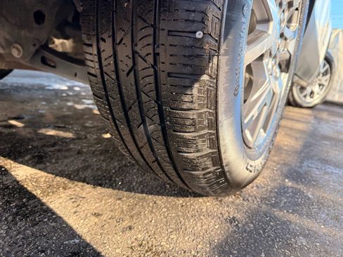 Used 2022 GMC Acadia SLT w/ LPO, Floor Liner Package image 44