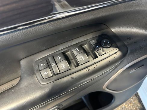 Used 2017 Jeep Grand Cherokee Overland w/ Jeep Active Safety Group image 23