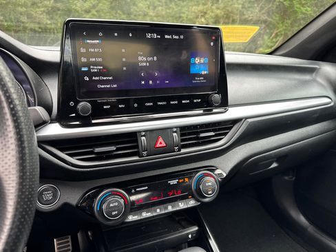 Used 2023 Kia Forte GT-Line w/ GT-Line Premium Package image 28