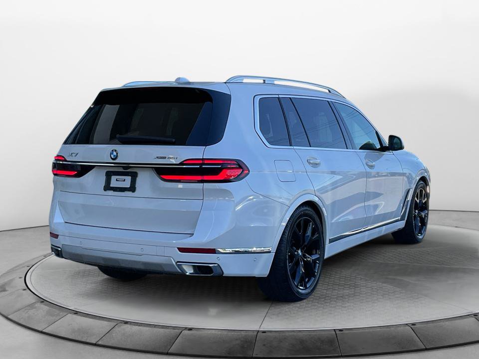 Used 2024 BMW X7 xDrive40i w/ Premium Package AWD/4WD image 7