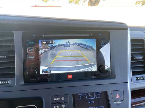 Used 2016 Toyota Sienna Limited FWD image 22