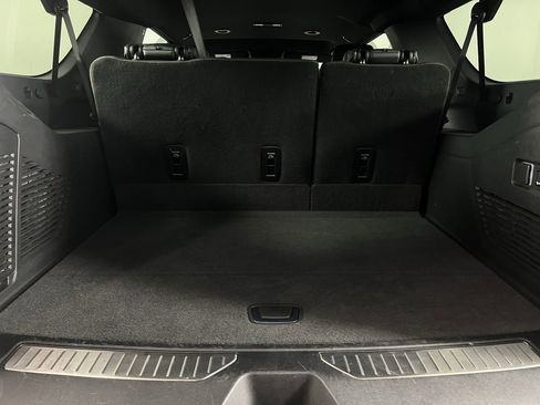 Used 2025 GMC Yukon XL Denali image 31