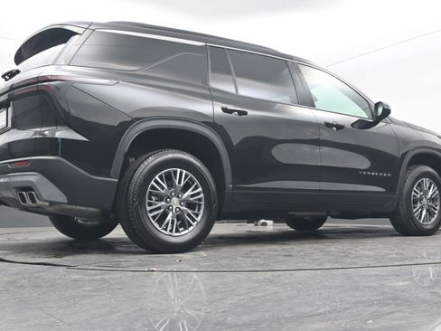 Used 2025 Chevrolet Traverse LT image 31