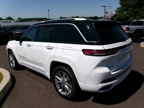 Used 2024 Jeep Grand Cherokee Summit w/ Luxury Tech Group V AWD/4WD image 4