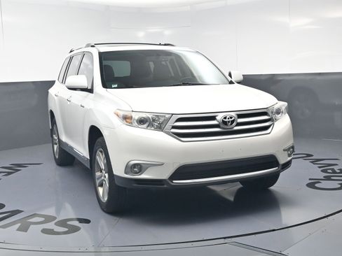 Used 2011 Toyota Highlander Limited w/ Tow Pkg AWD/4WD image 3