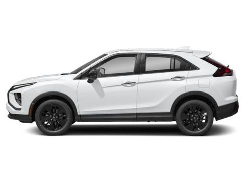Used 2022 Mitsubishi Eclipse Cross LE image 3