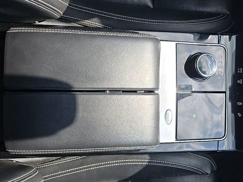 Used 2019 Land Rover Range Rover Velar R-Dynamic SE AWD/4WD image 35