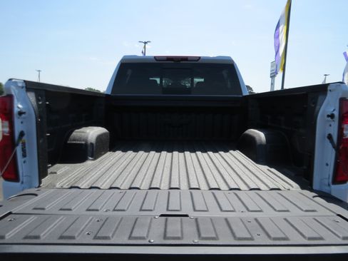 New 2026 Chevrolet Silverado 1500 High Country AWD/4WD image 14