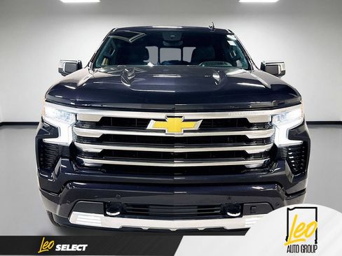 Used 2024 Chevrolet Silverado 1500 High Country w/ High Country Premium Package AWD/4WD image 2