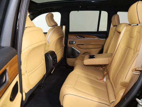 Used 2024 Jeep Grand Cherokee Summit AWD/4WD image 59