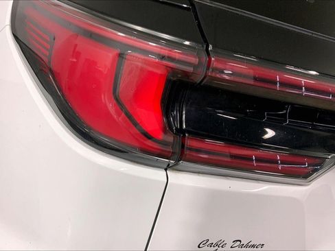 Used 2025 GMC Acadia Elevation FWD image 29
