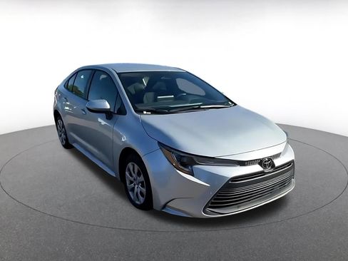 Used 2025 Toyota Corolla LE image 3