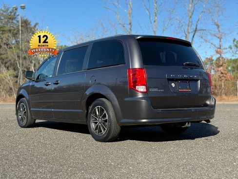 Used 2017 Dodge Grand Caravan SE image 5
